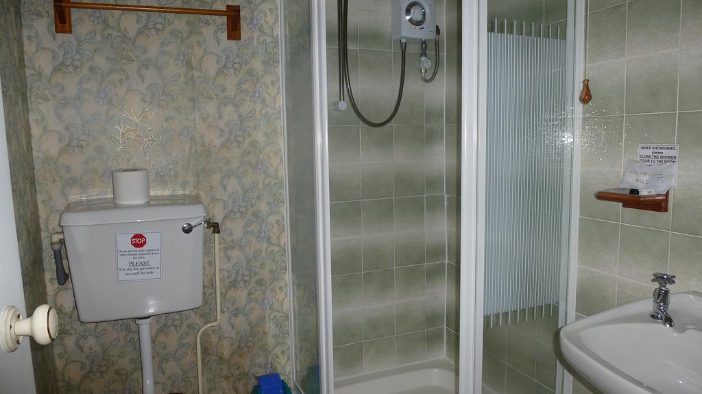 Whitehall Guest House Colwyn Bay Ngoại thất bức ảnh
