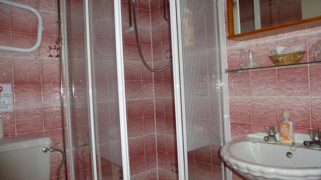 Whitehall Guest House Colwyn Bay Ngoại thất bức ảnh