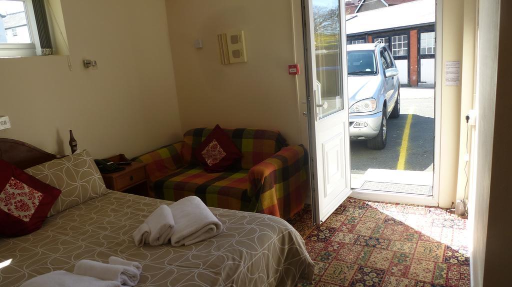 Whitehall Guest House Colwyn Bay Ngoại thất bức ảnh