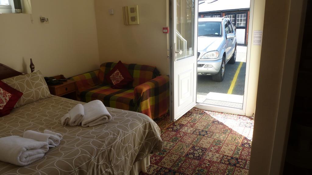 Whitehall Guest House Colwyn Bay Ngoại thất bức ảnh