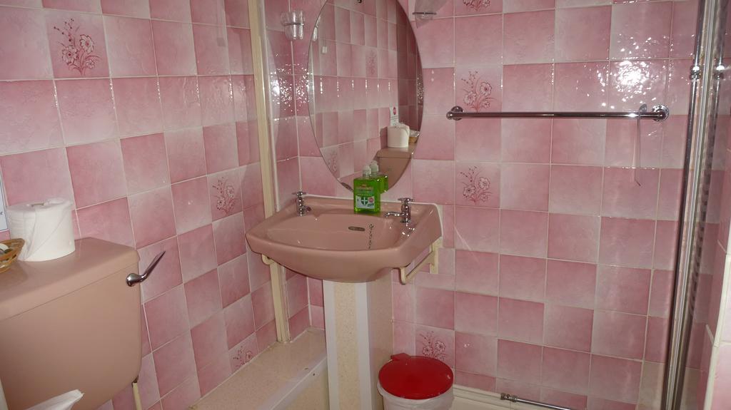 Whitehall Guest House Colwyn Bay Ngoại thất bức ảnh