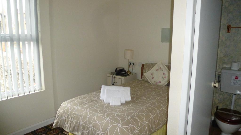 Whitehall Guest House Colwyn Bay Ngoại thất bức ảnh
