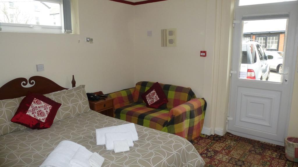 Whitehall Guest House Colwyn Bay Ngoại thất bức ảnh