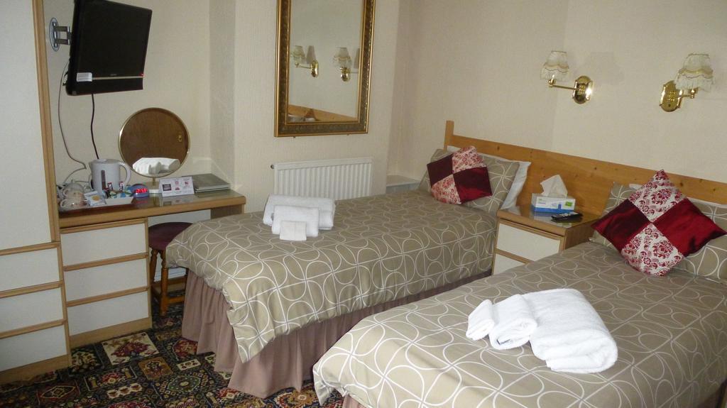 Whitehall Guest House Colwyn Bay Ngoại thất bức ảnh