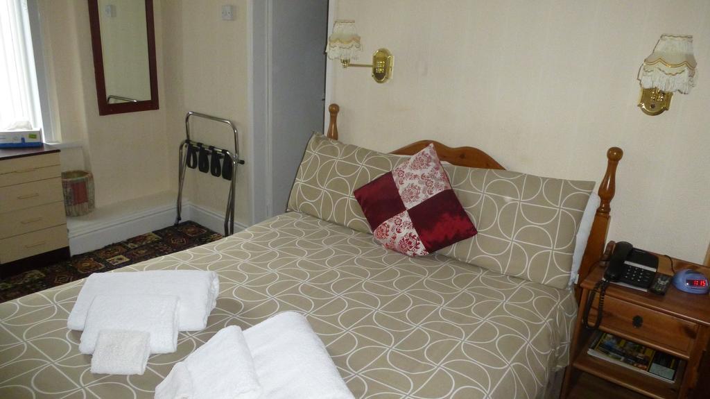 Whitehall Guest House Colwyn Bay Ngoại thất bức ảnh