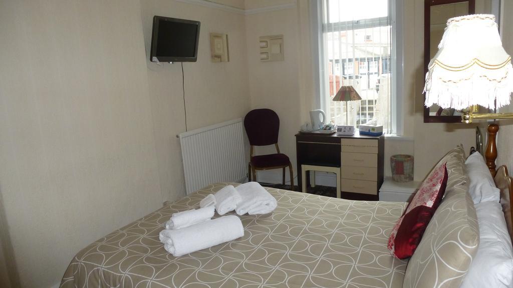 Whitehall Guest House Colwyn Bay Ngoại thất bức ảnh