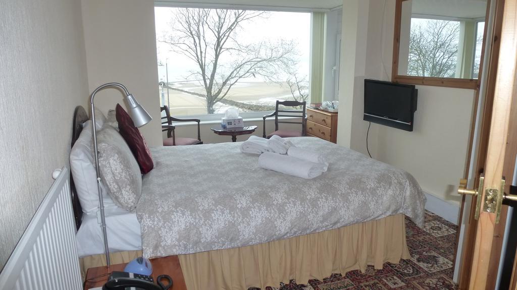 Whitehall Guest House Colwyn Bay Ngoại thất bức ảnh