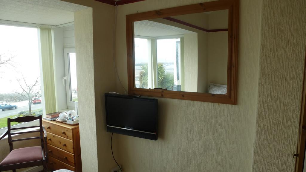 Whitehall Guest House Colwyn Bay Ngoại thất bức ảnh